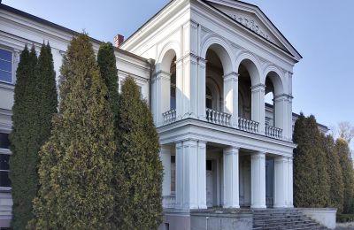 Castle for sale Lubstów, Pałac w Lubstowie, Greater Poland, Portico