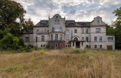 Castle for sale Bronów, Pałac w Bronowie, Lower Silesian Voivodeship:  Front view