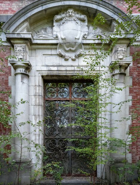  - Ruined Castle in Wallonia: Porch