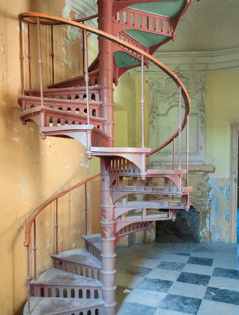 Drogosze, Pałac w Drogoszach - Spiral Staircase in Drogosze Palace