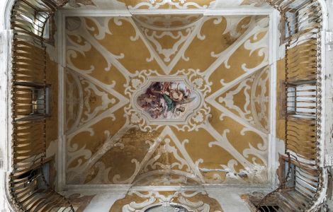 /pp/arr/thumb-entrance-hall-gallery-ceiling.jpg