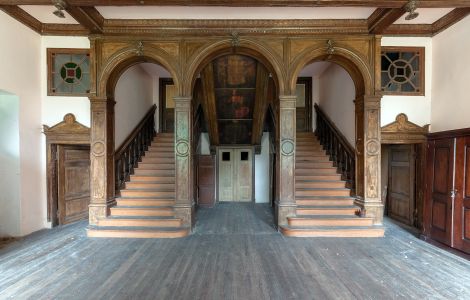 /pp/arr/thumb-germany-manor-wooden-entrance-hall.jpg