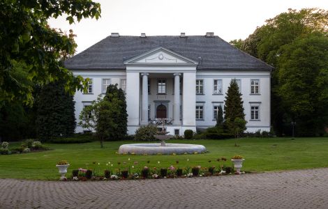  - Neoclassical Palace in Maciejowice
