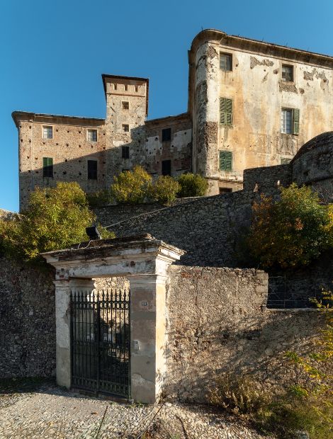 Balestrino, Castello Dei del Carretto - Castle in Balestrino