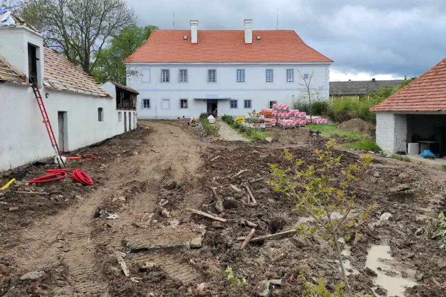 Construction site at Modrá Hůrka castle
