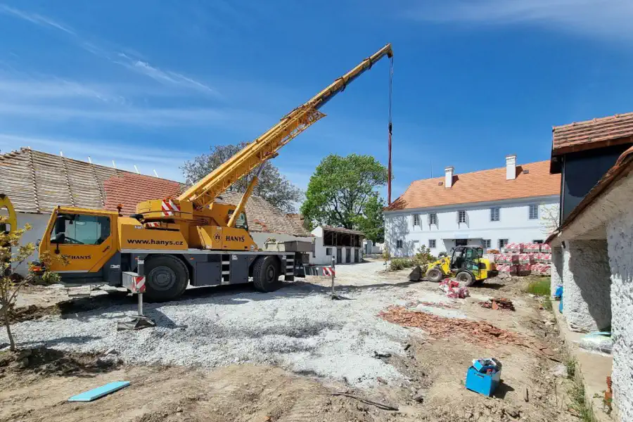 Castle renovated without public funding