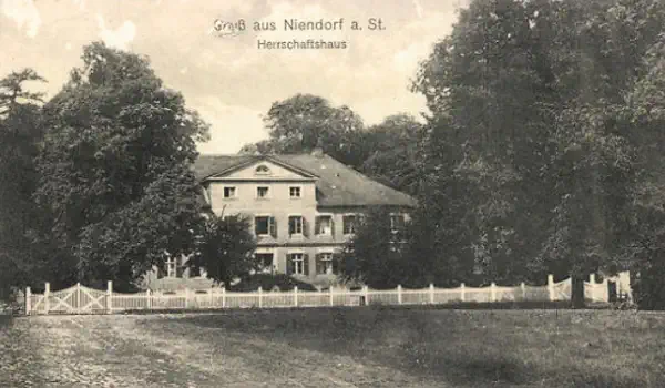 Vintage postcard Niendorf manor