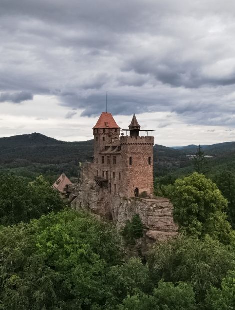 Erlenbach bei Dahn, Burg Berwartstein - Berwartstein Castle in Palatinate Forest: Erlenbach bei Dahn