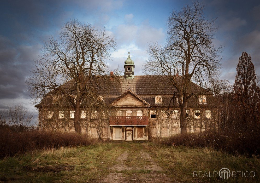 Manor in Lübzin, Rostock District, Lübzin