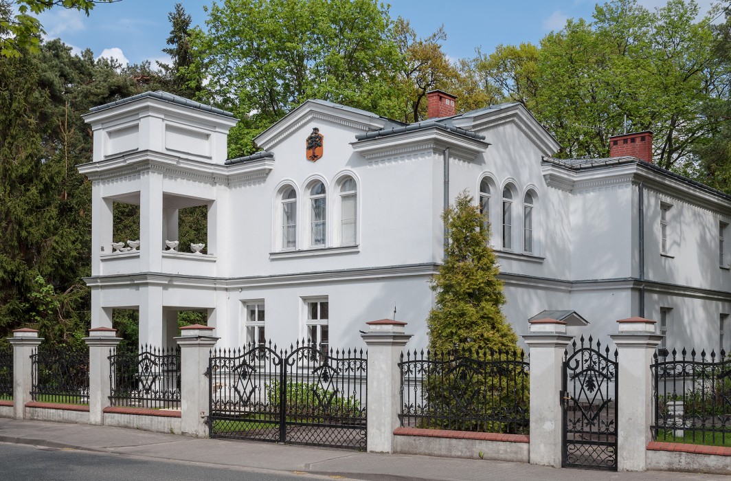 Old Mansion Pod Dębem in Konstancin-Jeziorna, Konstancin-Jeziorna