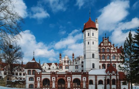 Basedow, Schloßstraße - Palace in Basedow, Mecklenburg Lakes