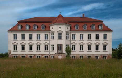 Quadenschönfeld, Gutshaus - Manor in Quadenschönfeld, Mecklenburg Lakes