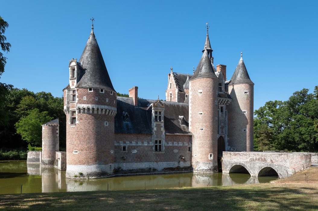 Loire castles: Château du Moulin, Lassay-sur-Croisne