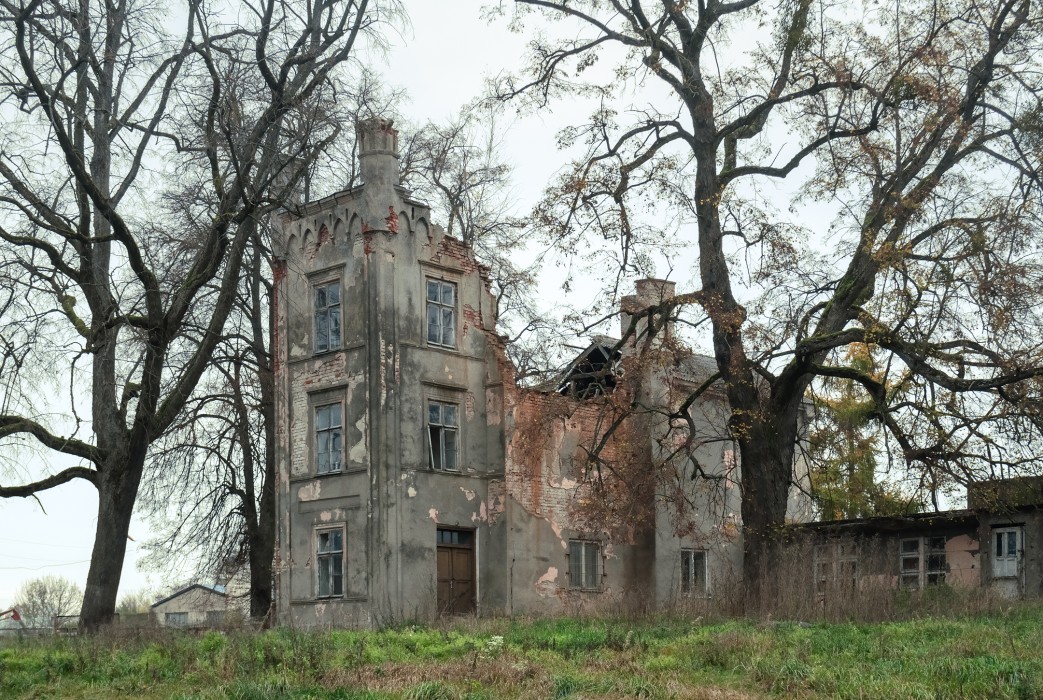 Abandoned Manor in Northern Poland, Stawek