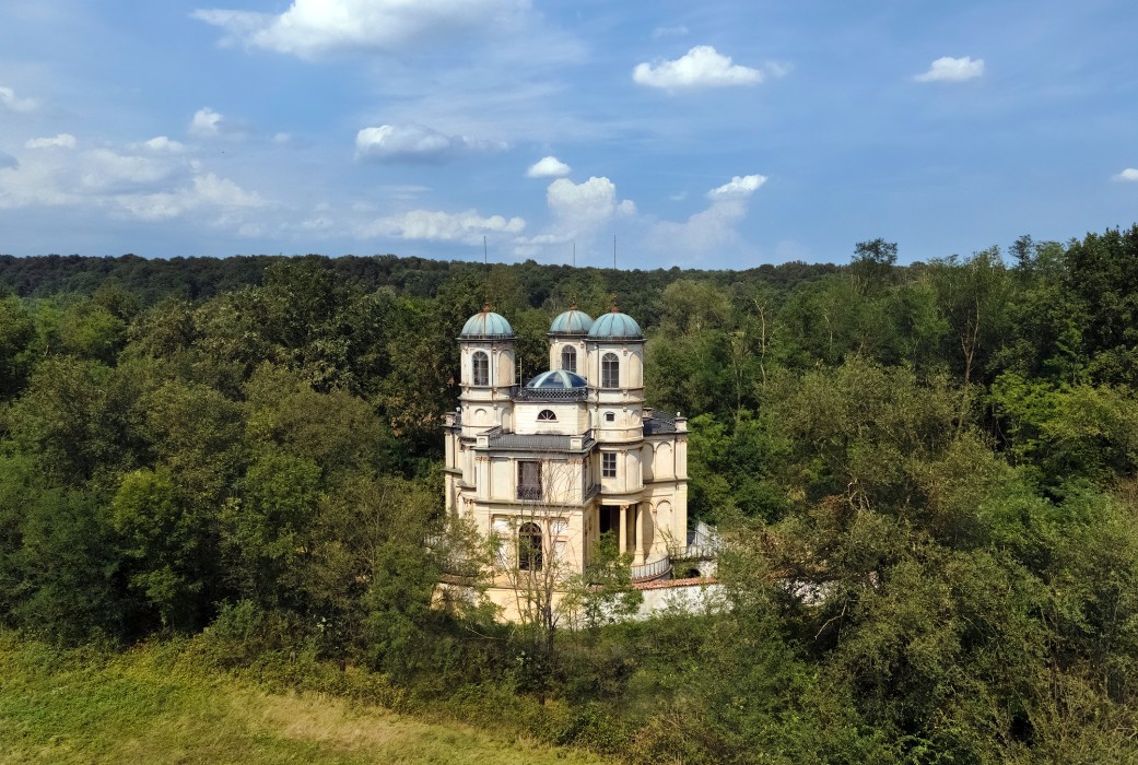 Castello della Mandria: La Bizzarrìa Hunting Lodge, San Gillio