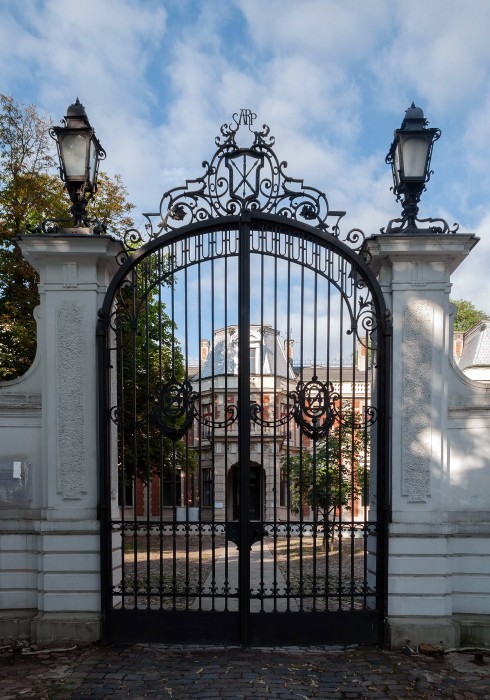 Zamoyski-Palace in Warsaw - Entrance gate, Warszawa