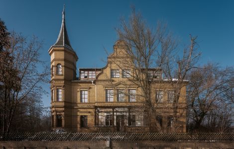 Lauchhammer, Bockwitzer Straße  - Directors villa of former briquette factory in Lauchhammer