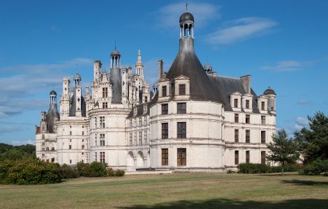  - Chambord Castle: View from West