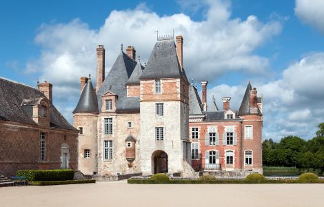  - Loire Castles: La Bussière, Entrance