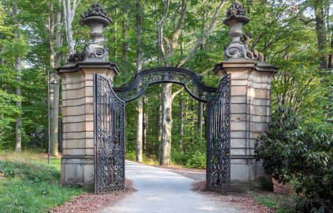 /pp/cc_by_nc_nd/thumb-fuerstenstein-schlosspark-tor-realportico.jpg