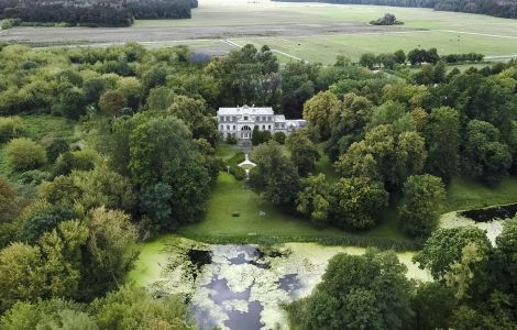  - Life in a manor house in the countryside