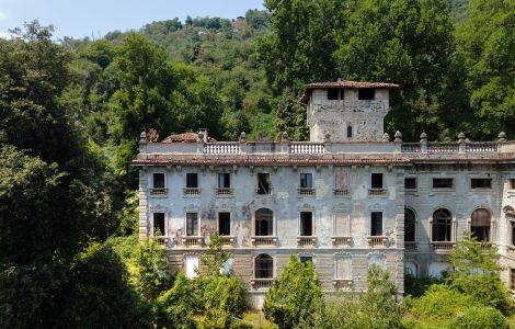 Lesa, Via Sempione - Lake Maggiore Mansions: Villa Cavallini