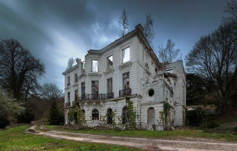  - The Abandoned Waddington Mansion