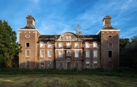  - Castle in Saive: "Château de Méan / Kasteel van Méan"