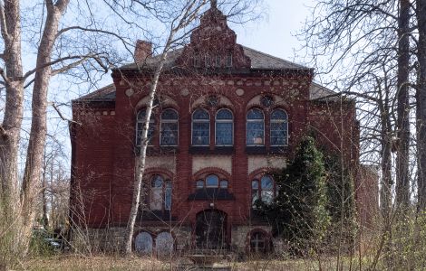 Weißenfels, Langendorfer Straße - Old School Building in Weißenfels