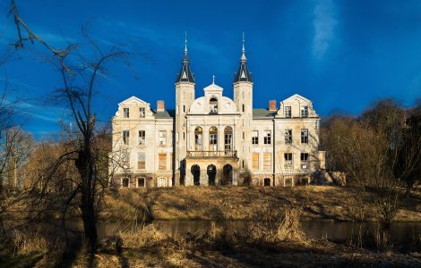 Mallin, Schlossallee - Ruins of Manor in Mallin, Mecklenburg Lakes