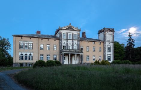 Gültz, Parkstraße - Manor in Gültz, Mecklenburg Lakes