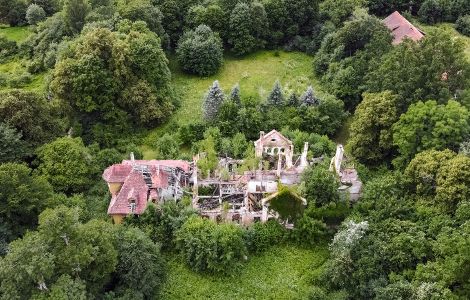  - Ruin of the manor house in Mieduniszki Wielkie