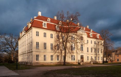 Martinskirchen, Hauptstraße - Baroque Castle in Martinskirchen, Brandenburg