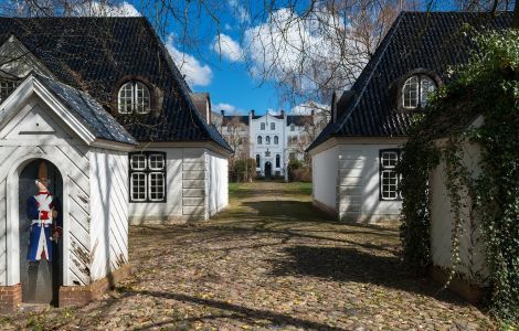 Heiligenstedten, Schloßstraße - Manor in Heiligenstedten