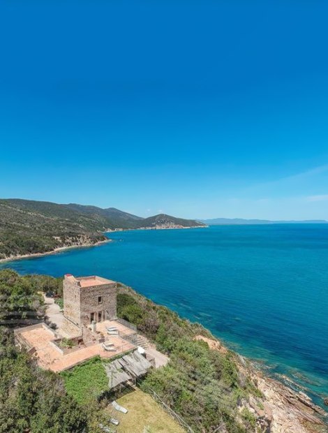 Find an old mansion at the seaside in Italy