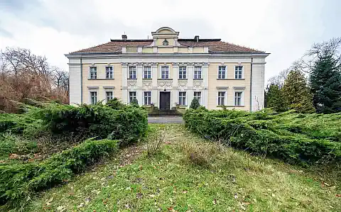 Manors and country houses for sale