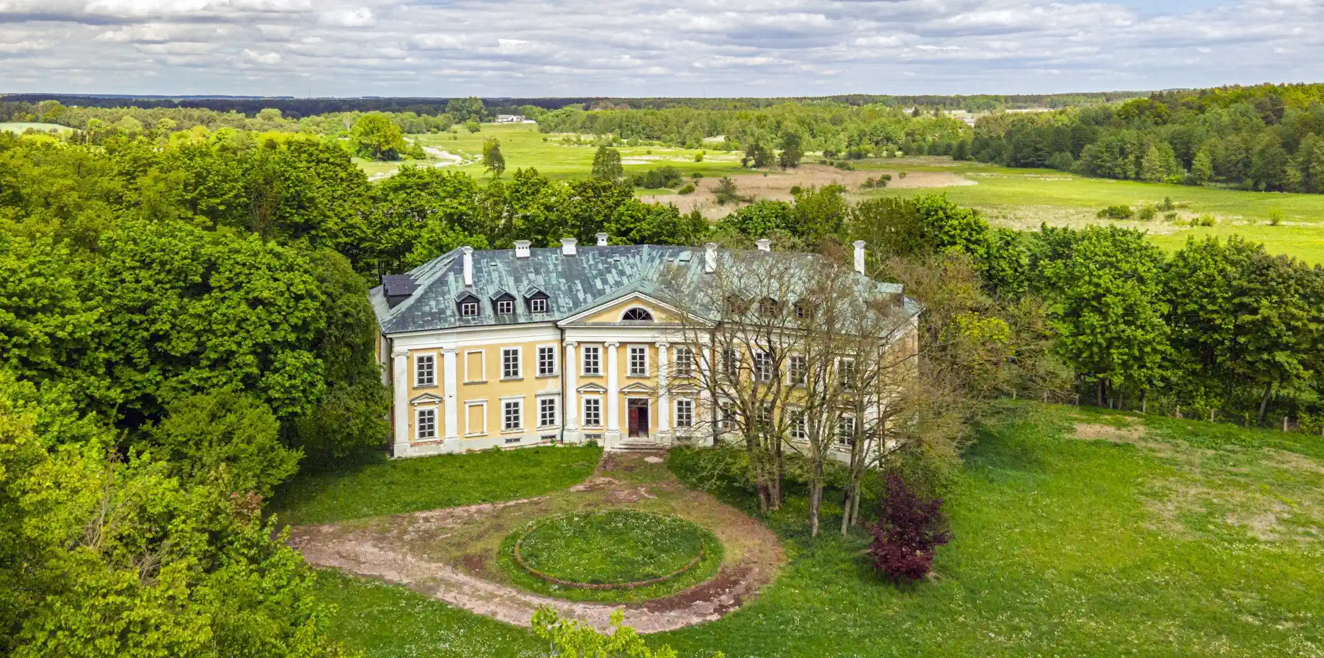 Country palace near Warsaw for sale