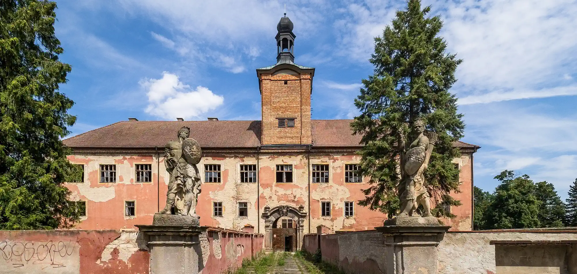 Fixer upper investment castle near Prague, Czech Republic