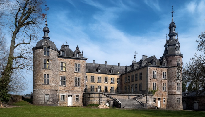 Photos /pp/medium-be-luxembourg-mirwart-chateau.jpg