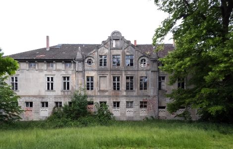 Medrow, Lindenallee - Manor in Medrow, Mecklenburg Lakes