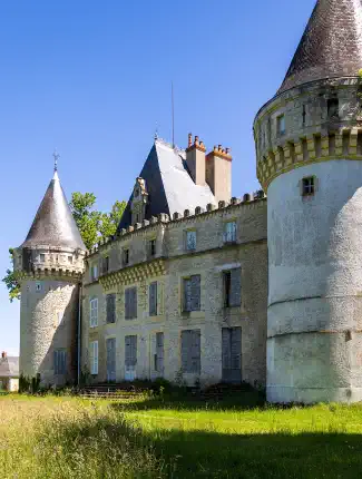 Medieval castle between Bourbonnais and Berry, 67 acres