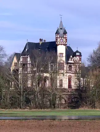 Luxury 1-bedroom apartment with study and 2 balconies in a historic castle – near Frankfurt am Main, 61137 Schöneck, Hesse