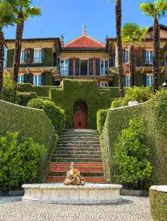 A charming hotel on Lake Maggiore. Breathtaking views, an international clientele and a timeless investment