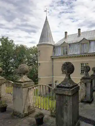 Palace in Łubie: Neoclassical manor in Silesia, Łubie, Silesia