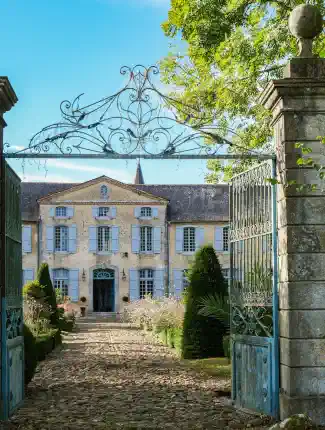 18th-Century Château with Refined Gardens - Pyrenees, Bigorre, Pau, New Aquitaine