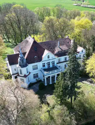 Manor house between Poznań and Bydgoszcz, Uścikowo, Kuyavia-Pomerania