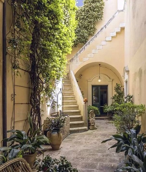 House with Courtyard in Italy