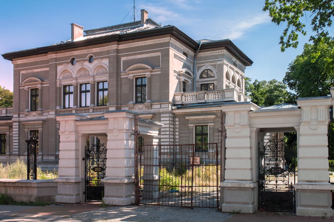 Historic Villas Lodz: Villa Grohman, Entrance Portal