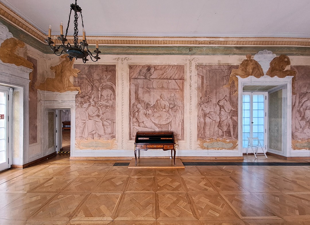 Otwock Wielki, Museum, Slot nær Warszawa, Vægmalerier