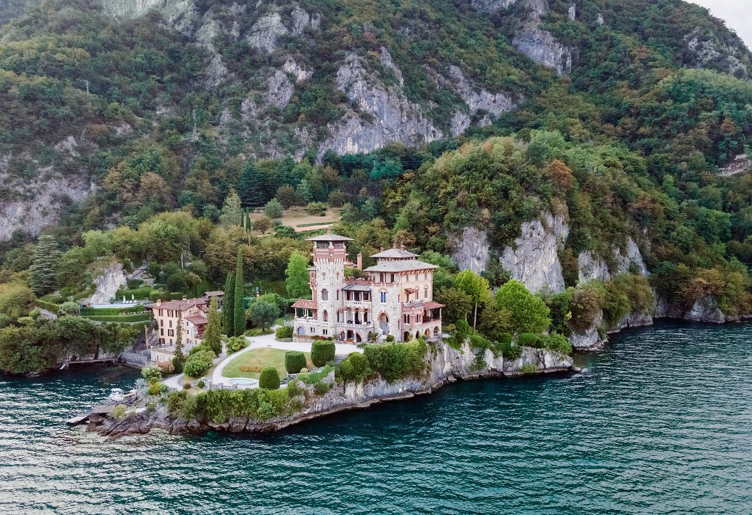 Properties for sale: Lake villas in Italy